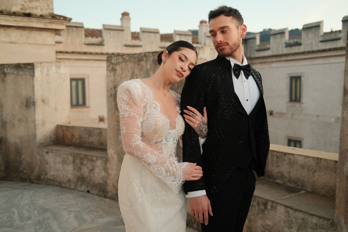 Editorial sample portrait of a wedding couple in a historic setting